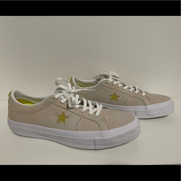 Suede Converse - Beige/w yellow star - 8.5 - Picture 1 of 1
